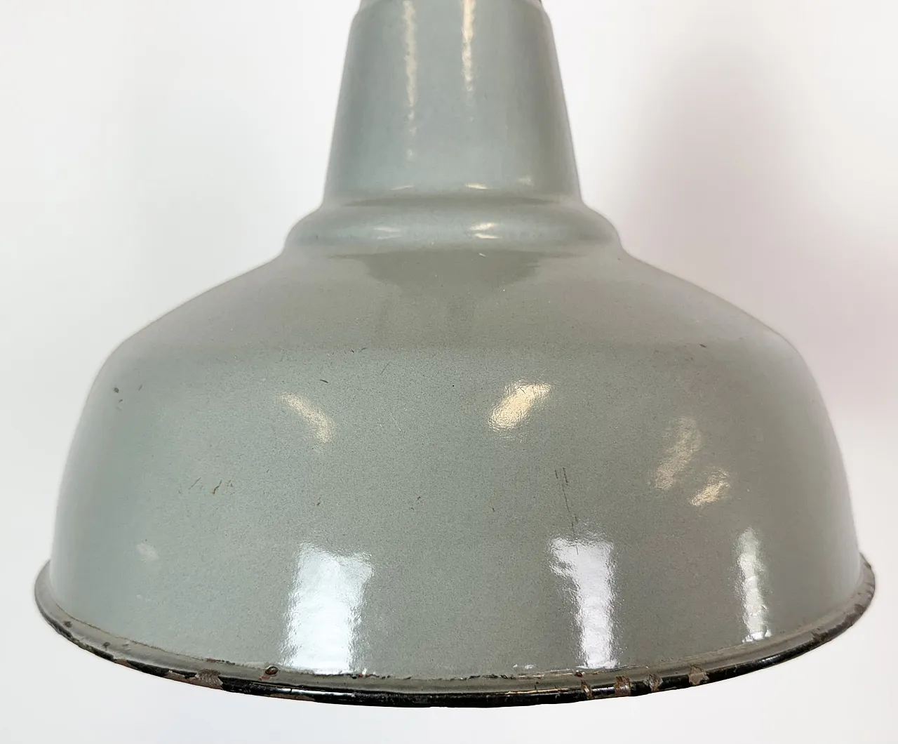 Lampada a sospensione industriale in smalto grigio, anni '60 5