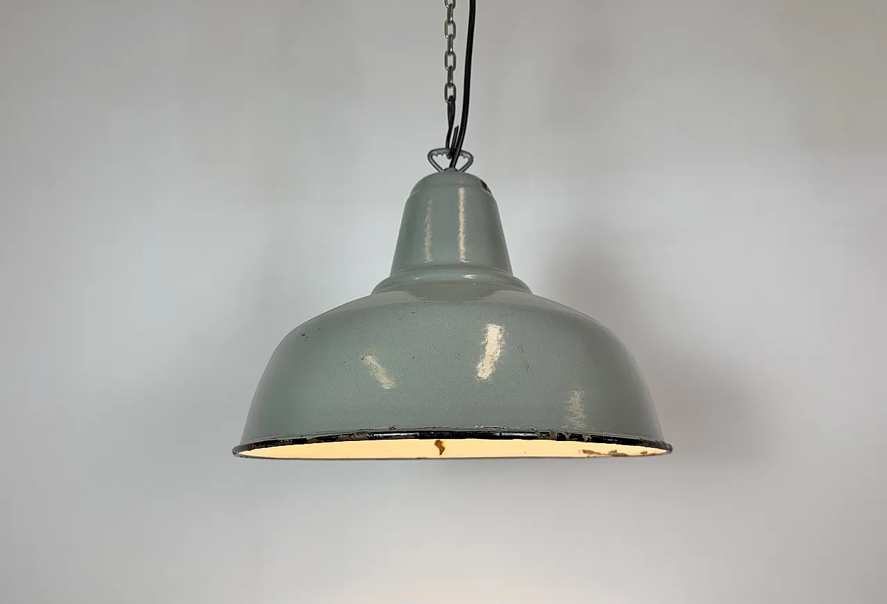 Lampada a sospensione industriale in smalto grigio, anni '60 7