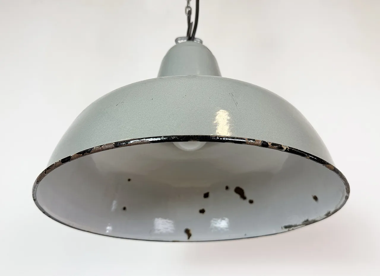 Lampada a sospensione industriale in smalto grigio, anni '60 8