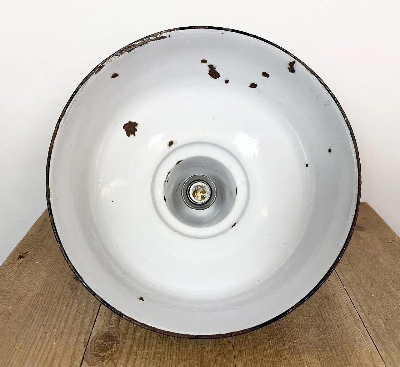 Lampada a sospensione industriale in smalto grigio, anni '60 16
