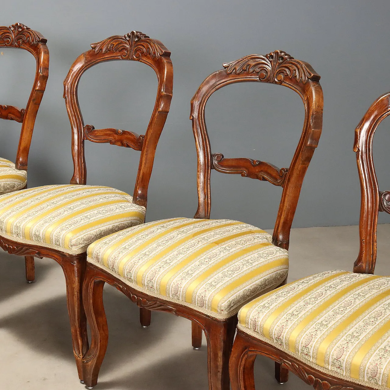 6 Louis Philippe walnut chairs, 19th century 3