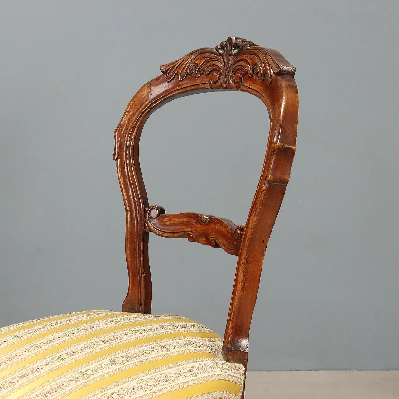 6 Louis Philippe walnut chairs, 19th century 4