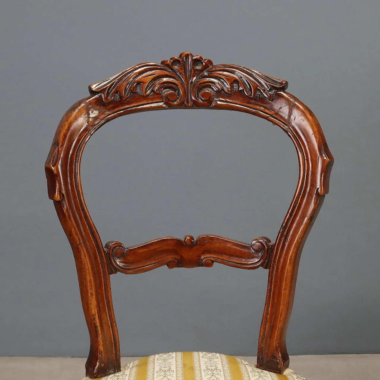 6 Louis Philippe walnut chairs, 19th century 5