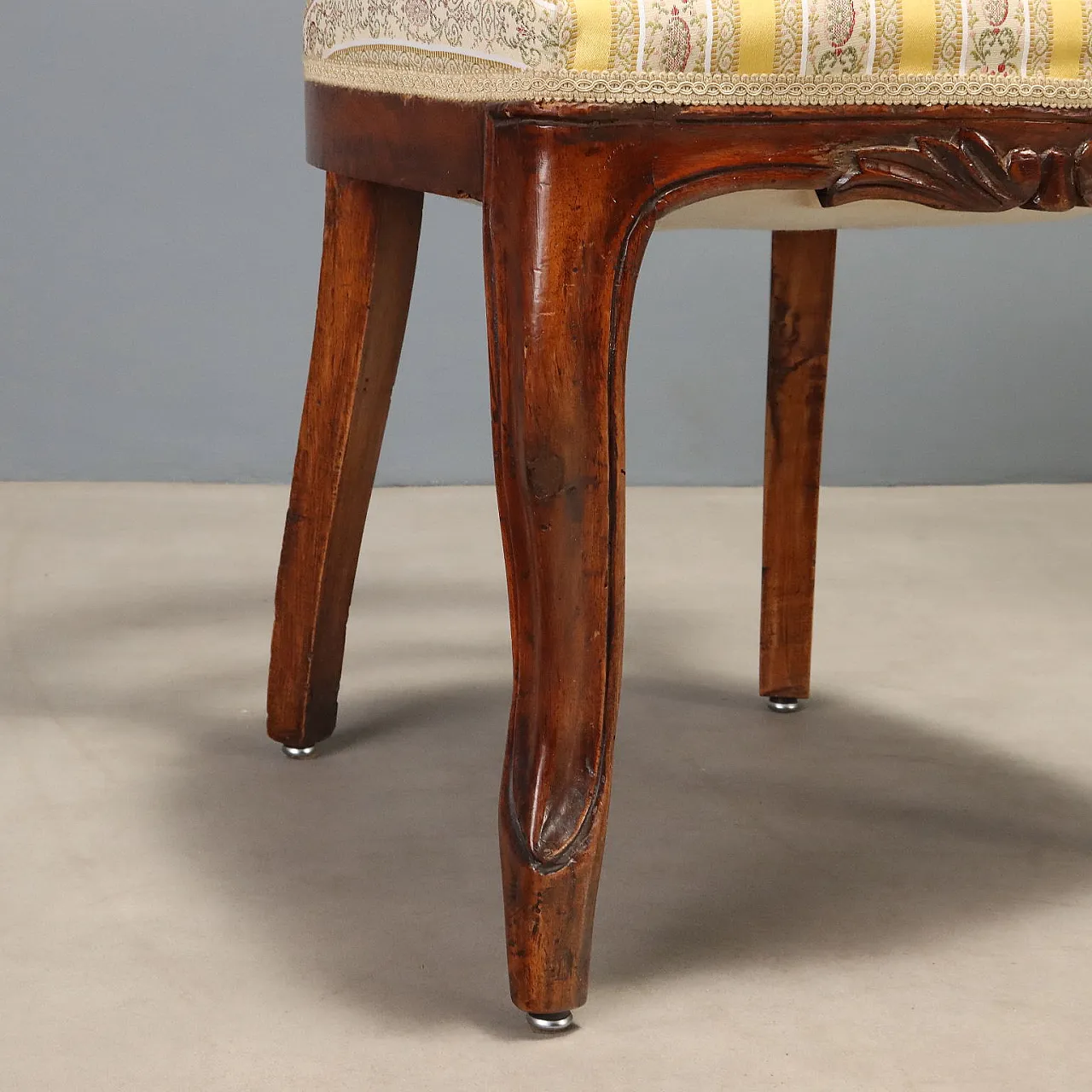 6 Louis Philippe walnut chairs, 19th century 7
