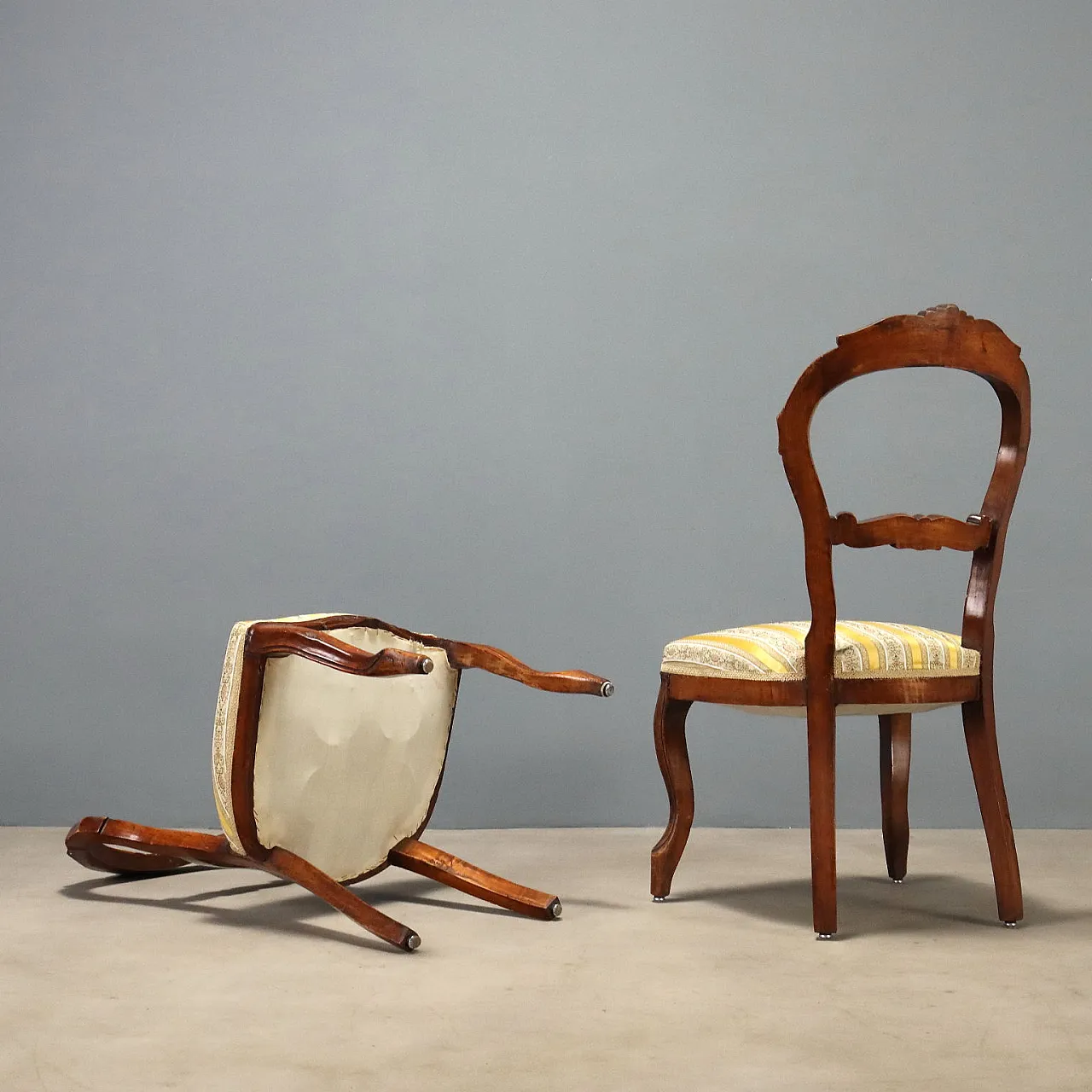 6 Louis Philippe walnut chairs, 19th century 9