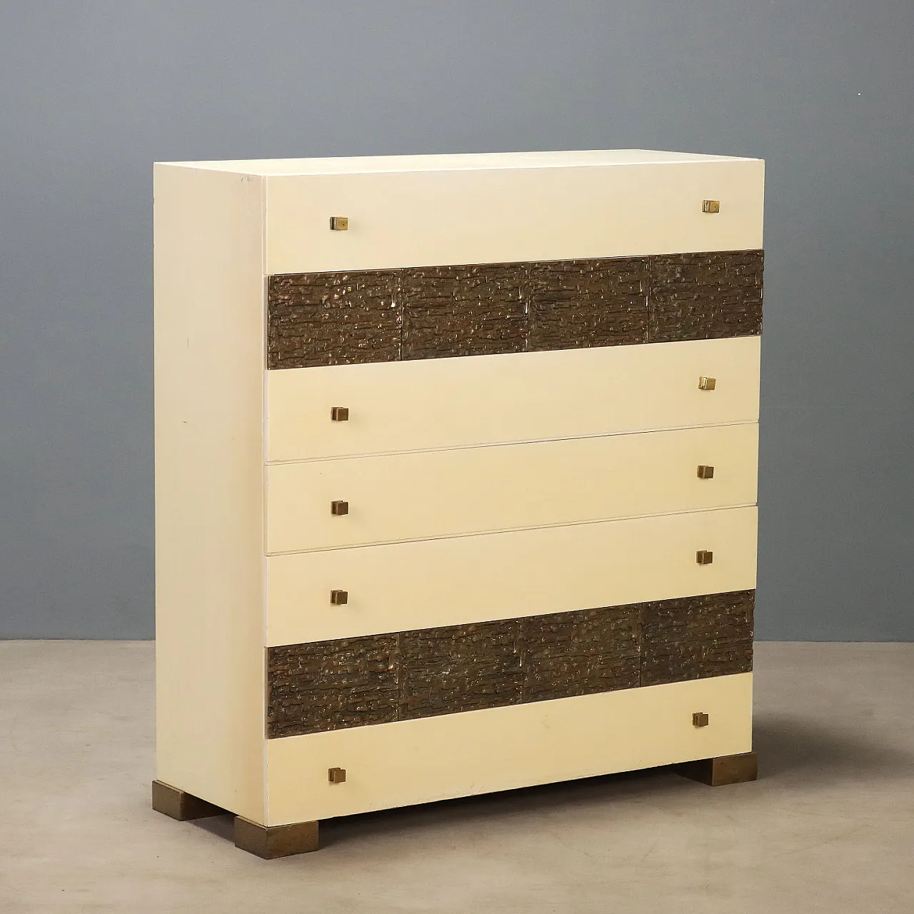 Cassettiera con inserti in ottone, anni '70 1