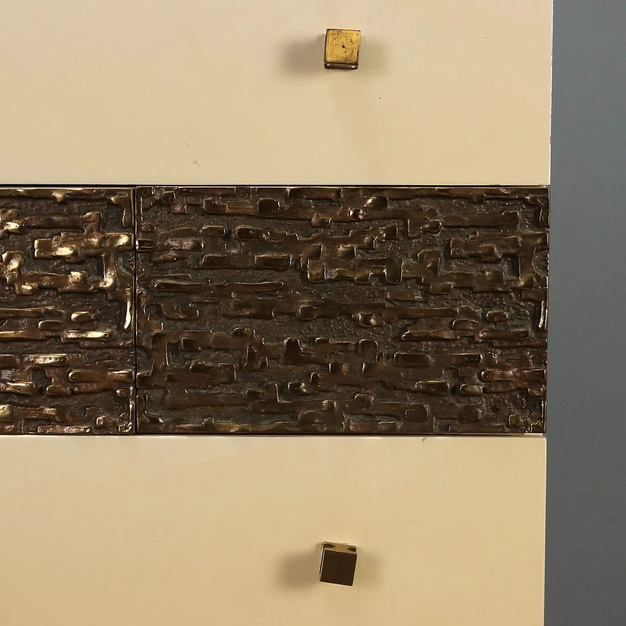 Cassettiera con inserti in ottone, anni '70 5