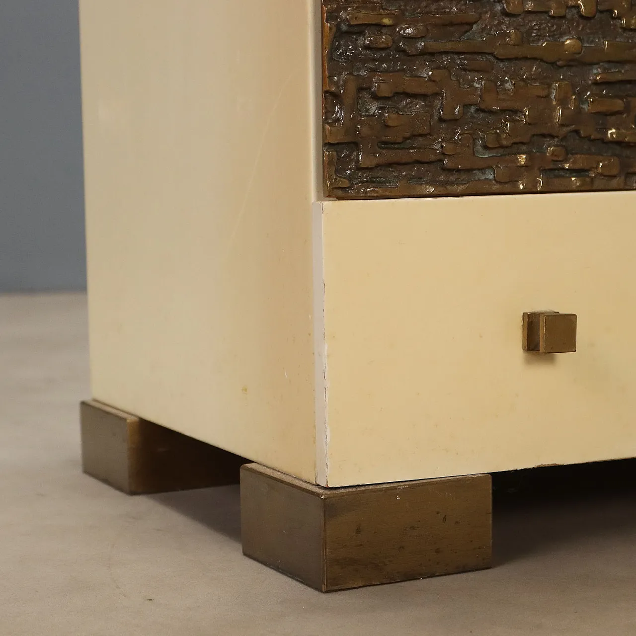 Cassettiera con inserti in ottone, anni '70 7