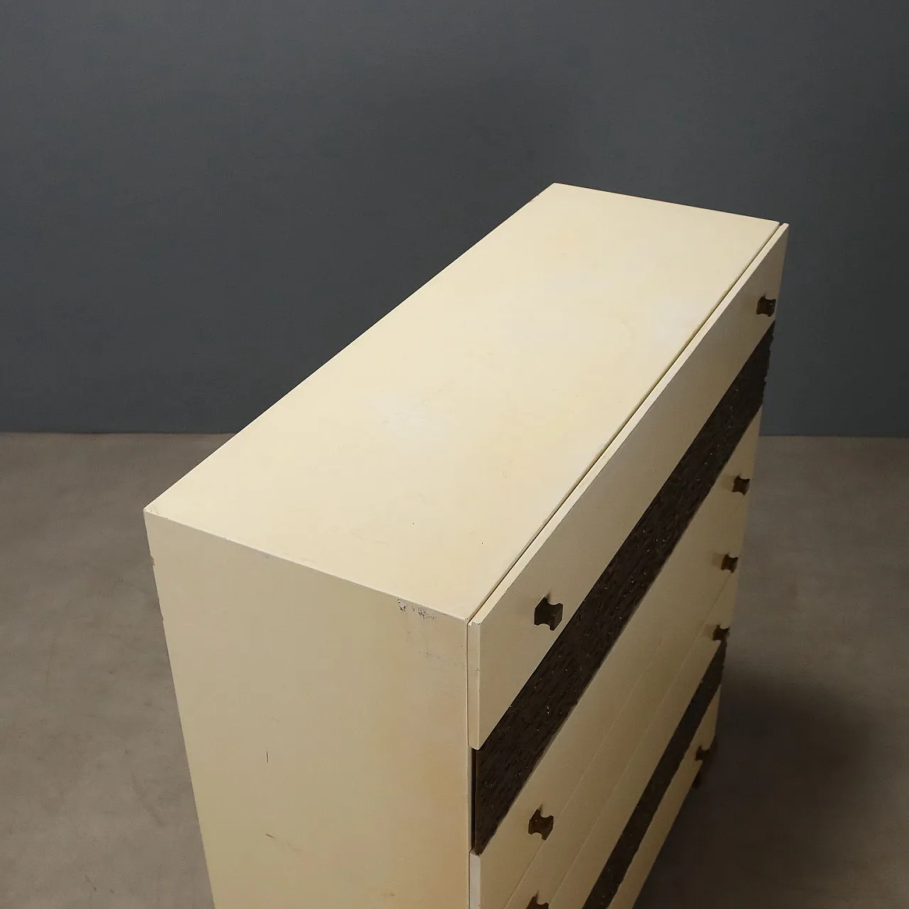 Cassettiera con inserti in ottone, anni '70 8