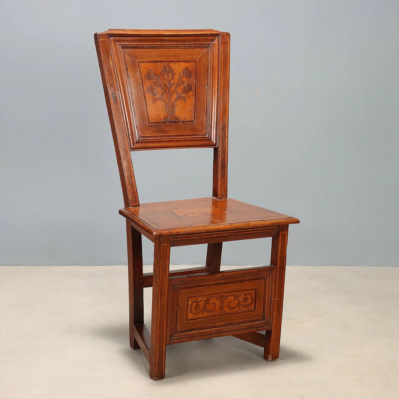 Baroque walnut chair with floral inlays, 18th century 1