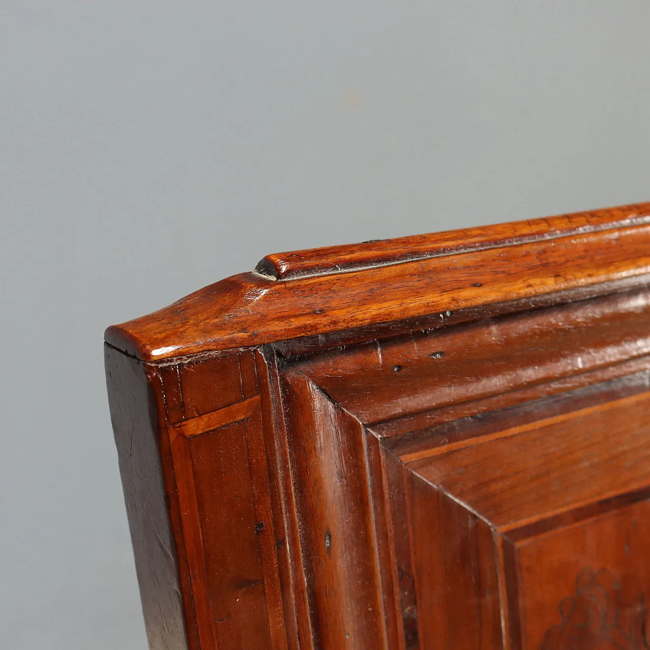 Baroque walnut chair with floral inlays, 18th century 5
