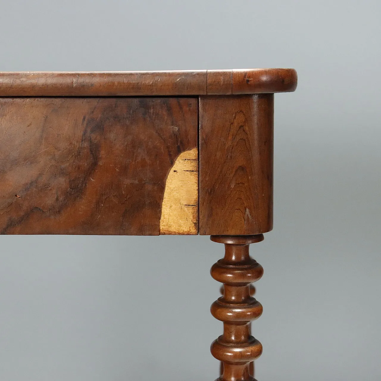 Pair of Louis Philippe walnut bedside tables, 19th century 4