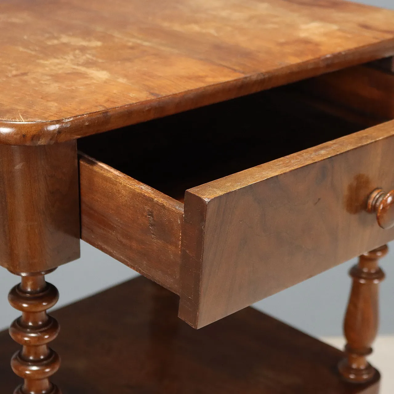 Pair of Louis Philippe walnut bedside tables, 19th century 5