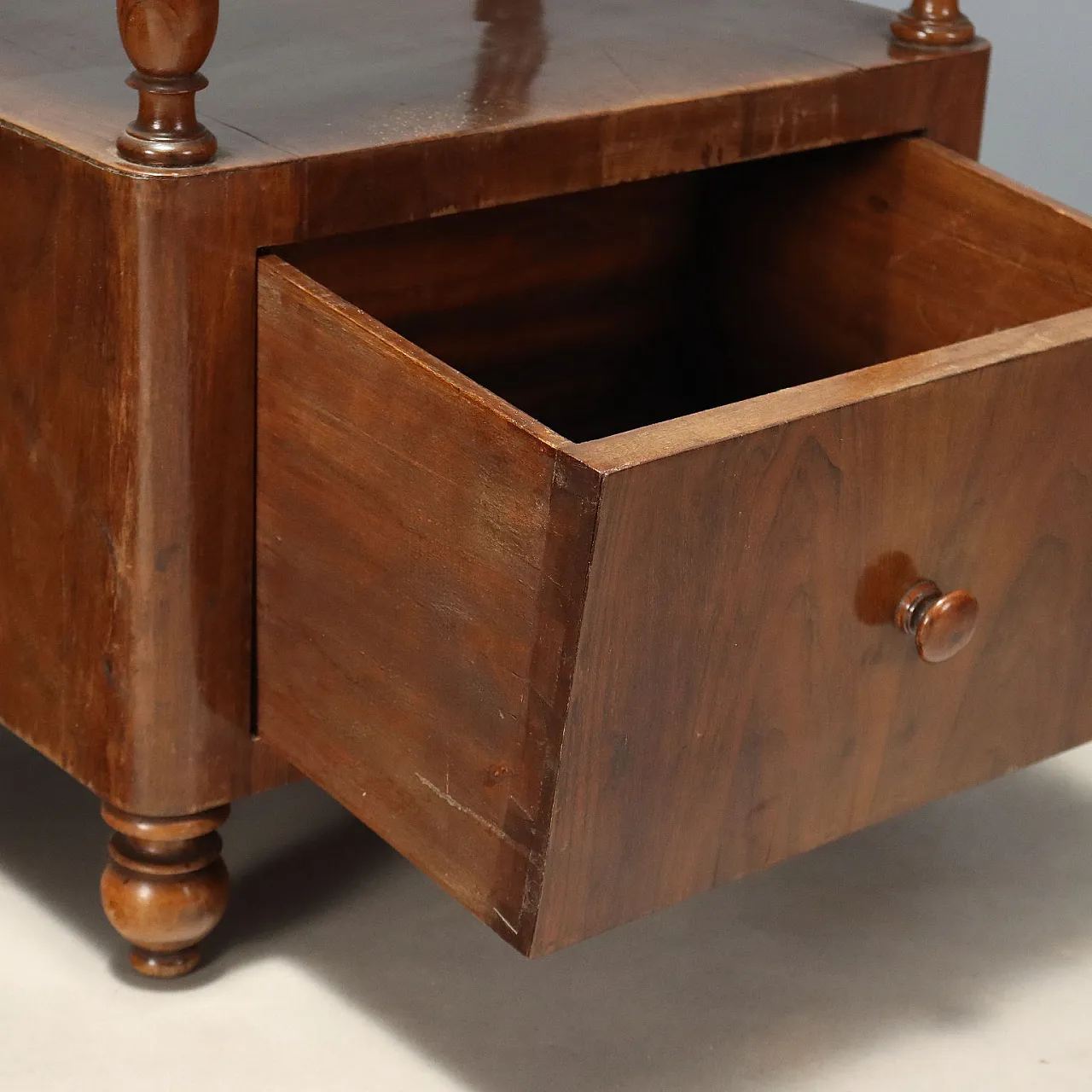 Pair of Louis Philippe walnut bedside tables, 19th century 6