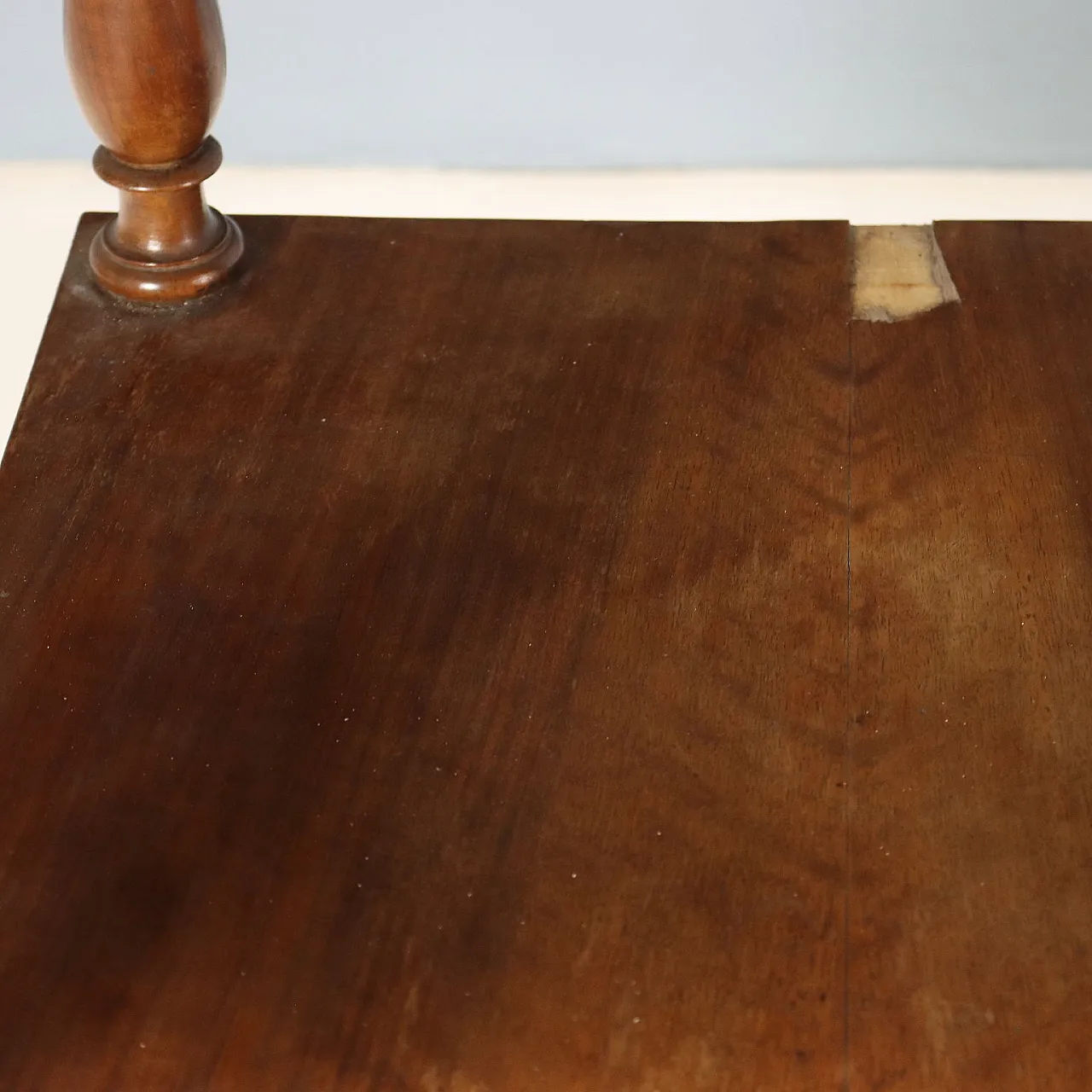 Pair of Louis Philippe walnut bedside tables, 19th century 7