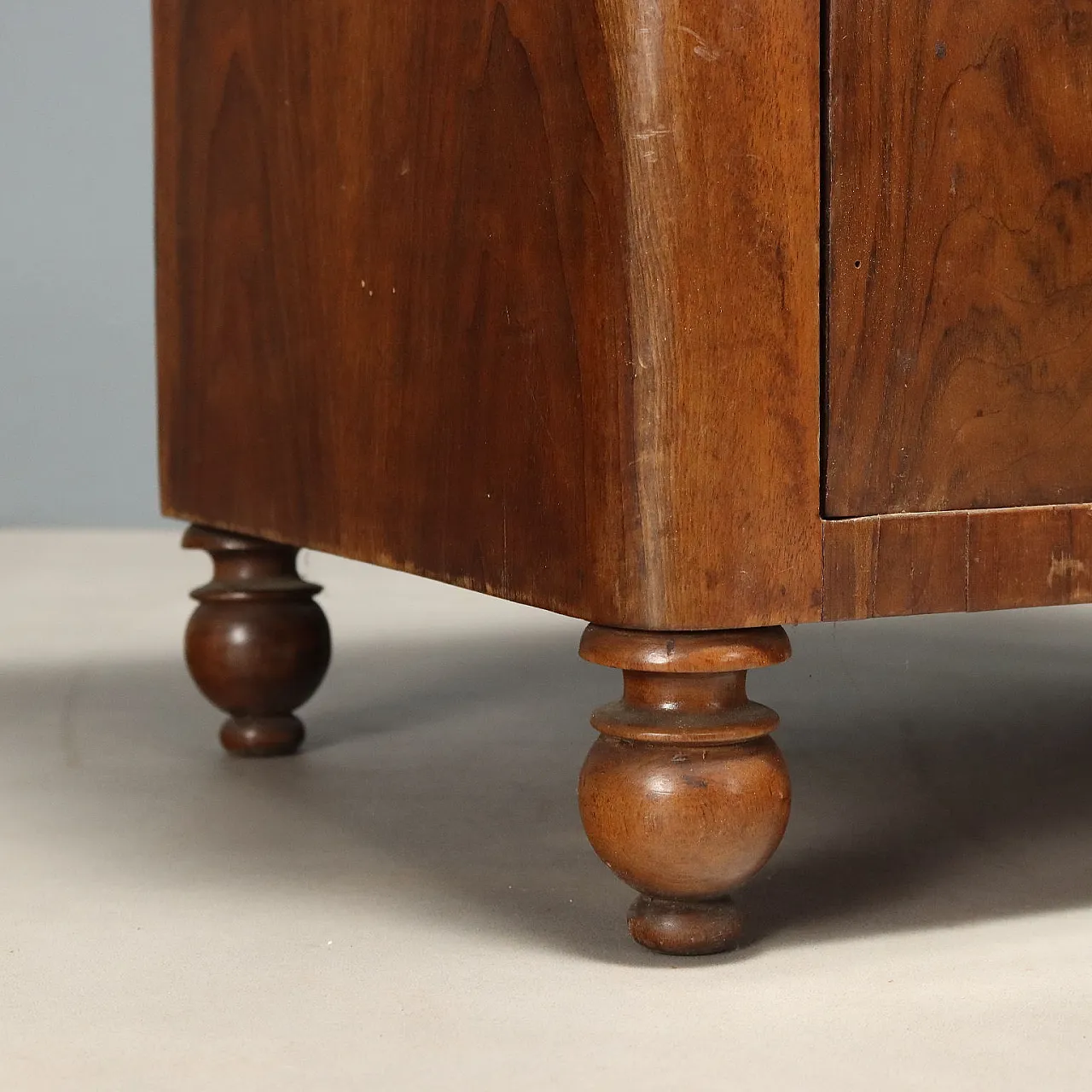 Pair of Louis Philippe walnut bedside tables, 19th century 8