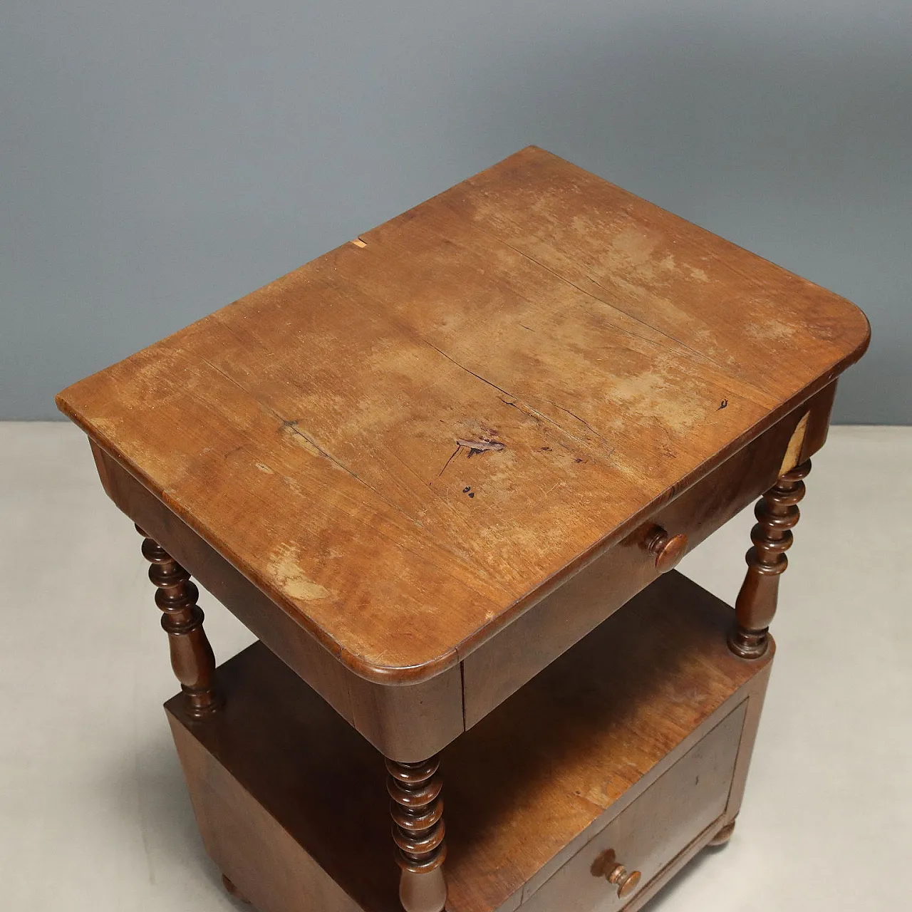 Pair of Louis Philippe walnut bedside tables, 19th century 10