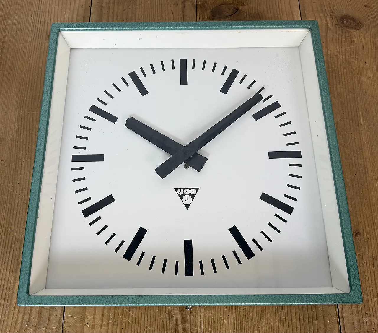 Green Industrial Square Wall Clock from Pragotron, 1970s 9