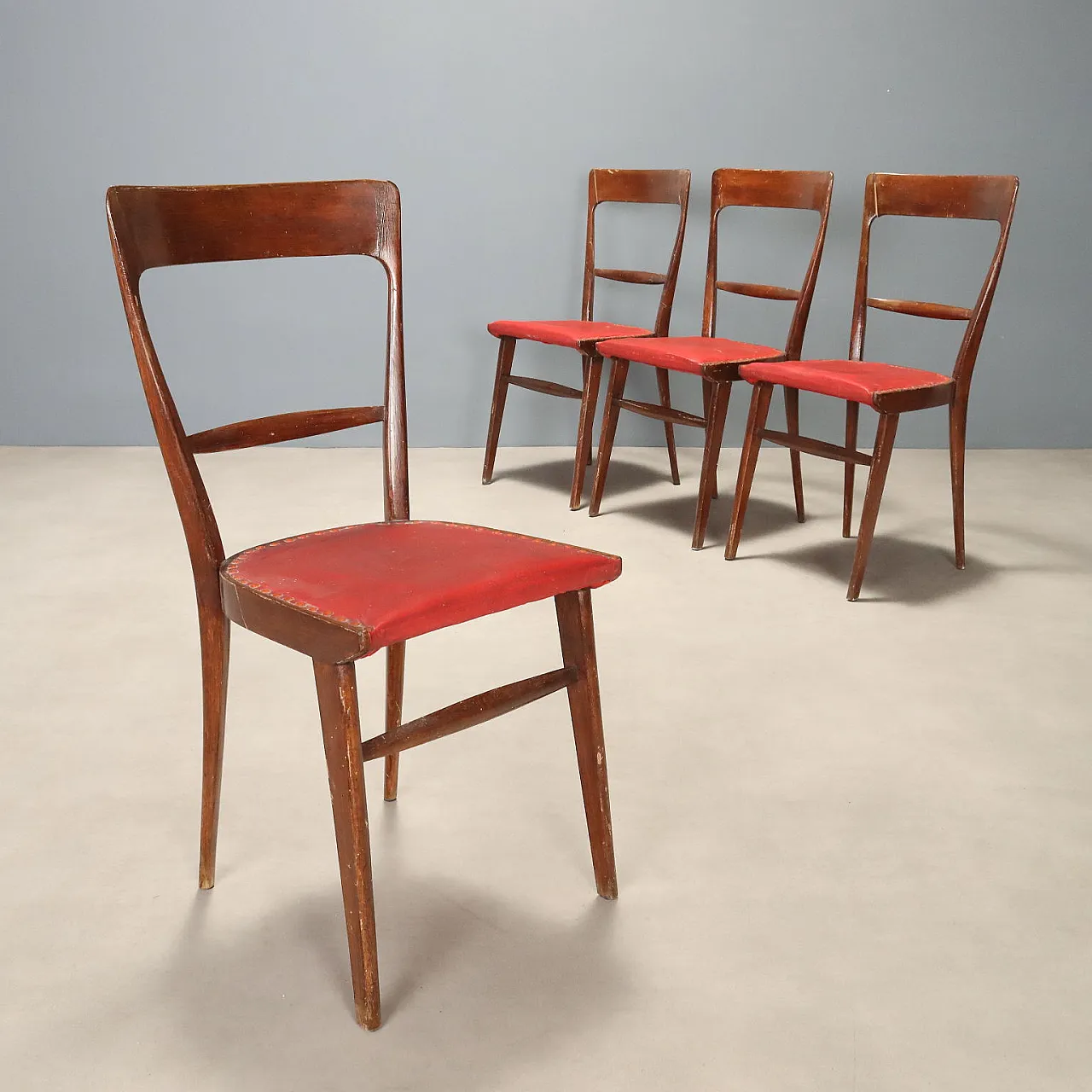 4 Chairs in wood, mid-20th century 1