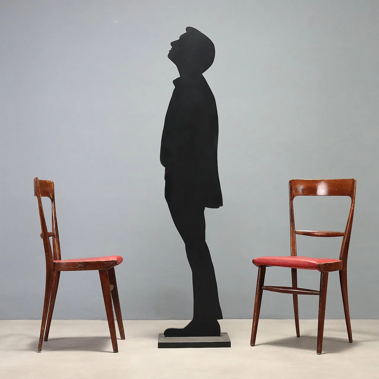4 Chairs in wood, mid-20th century 2