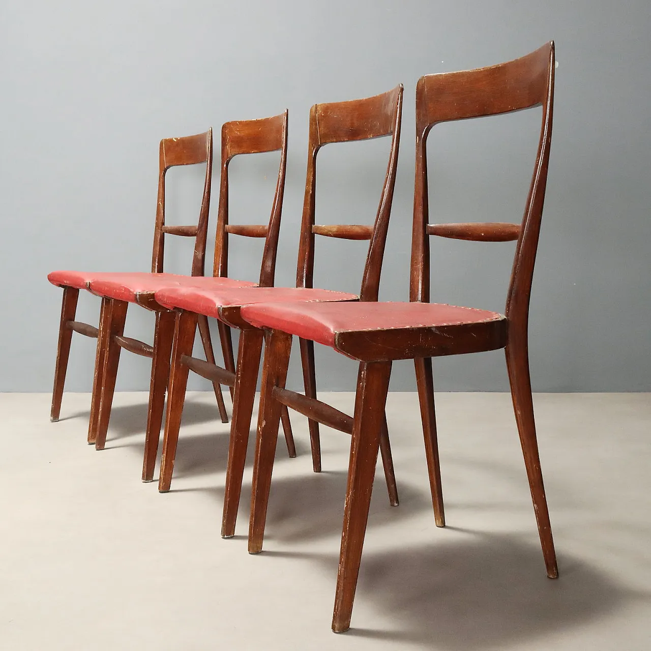 4 Chairs in wood, mid-20th century 3
