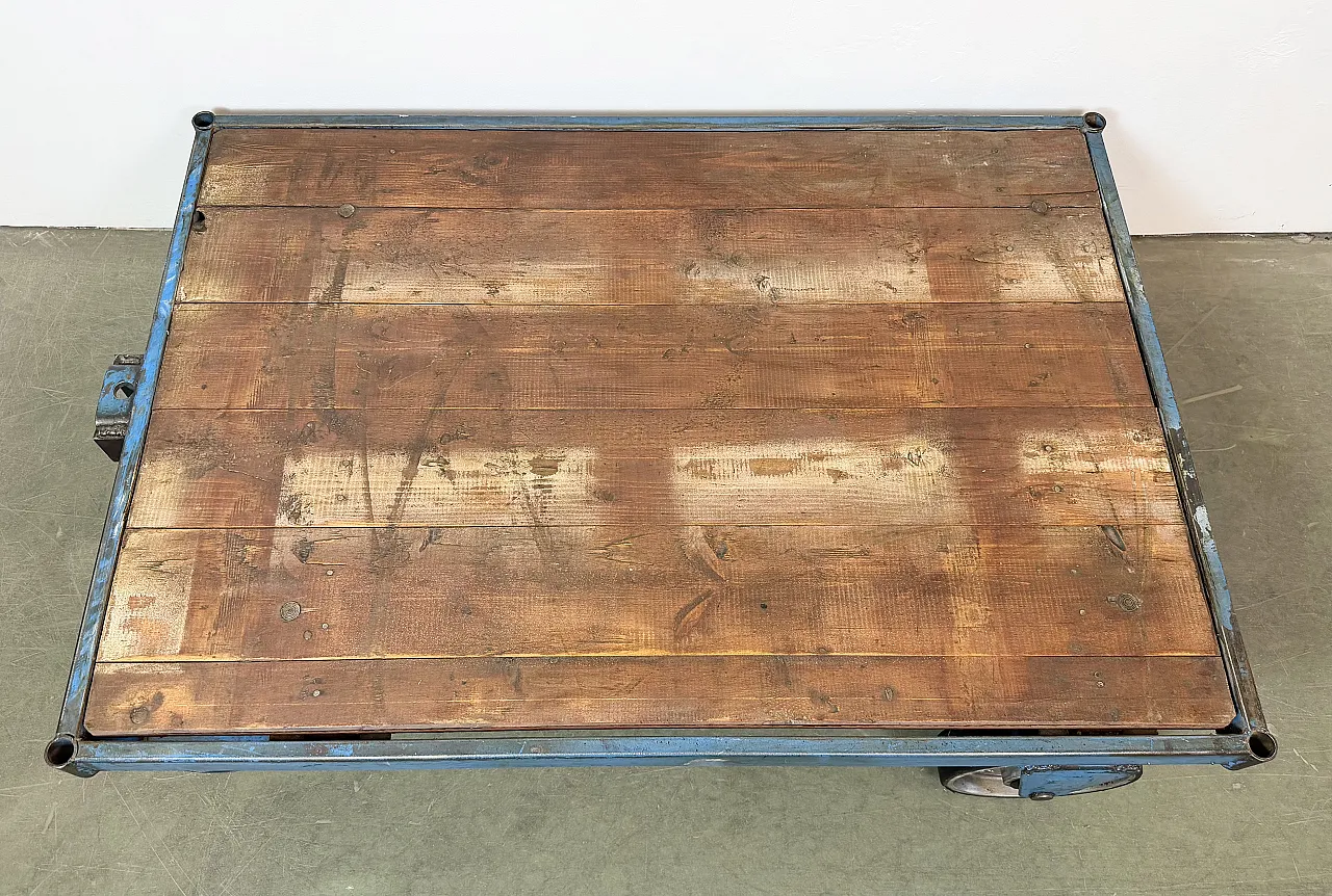 Carrello tavolino da caffè industriale blu di grandi dimensioni, anni '60 6