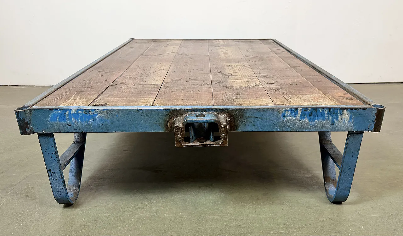 Carrello tavolino da caffè industriale blu di grandi dimensioni, anni '60 11
