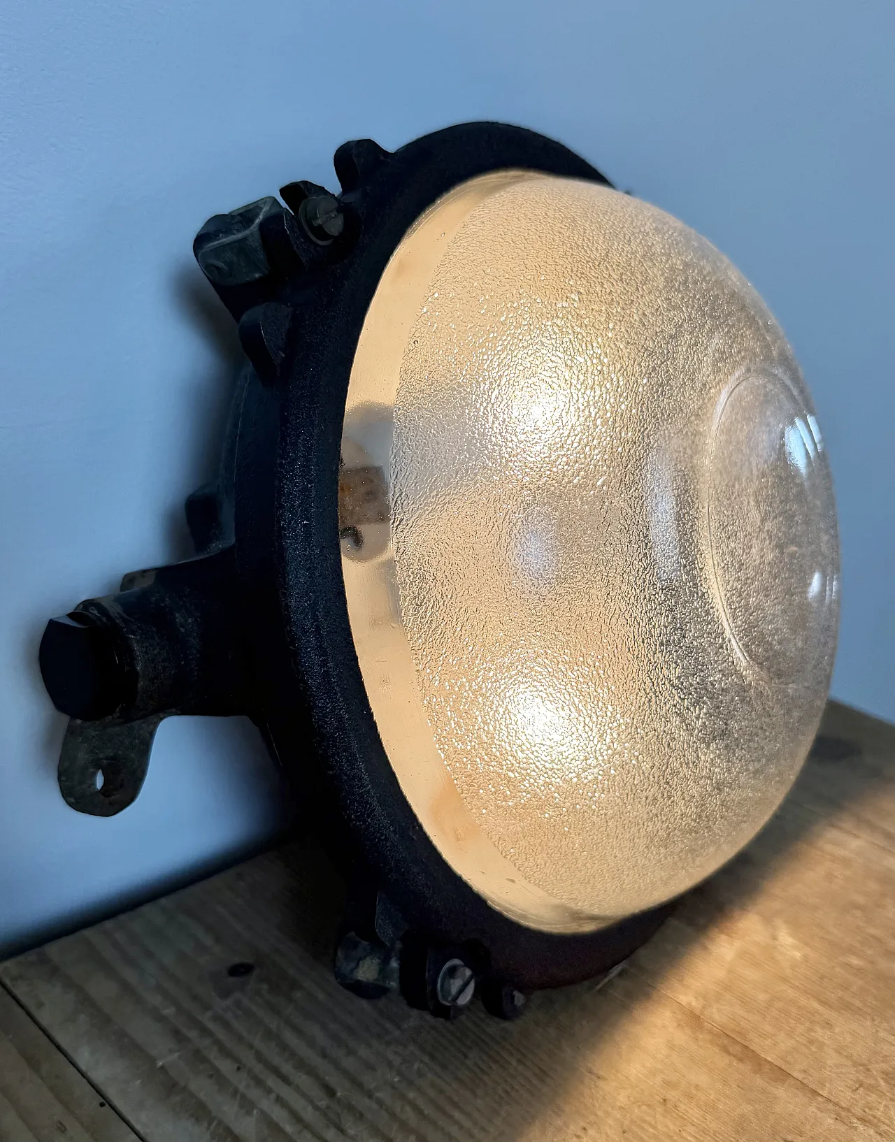 Lampada da parete o da soffitto industriale nera in ghisa di Elektrosvit 13