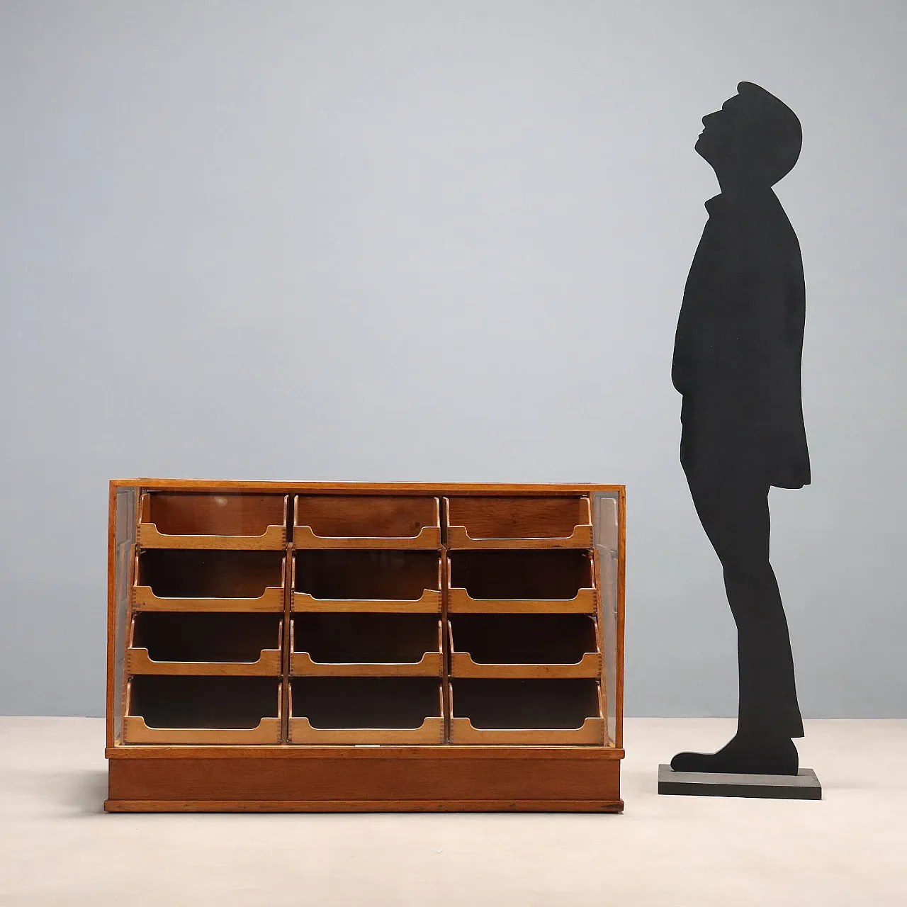 English display cabinet, 1940s 2