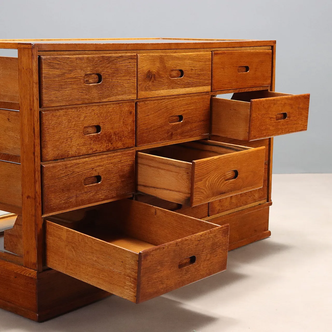 English display cabinet, 1940s 3