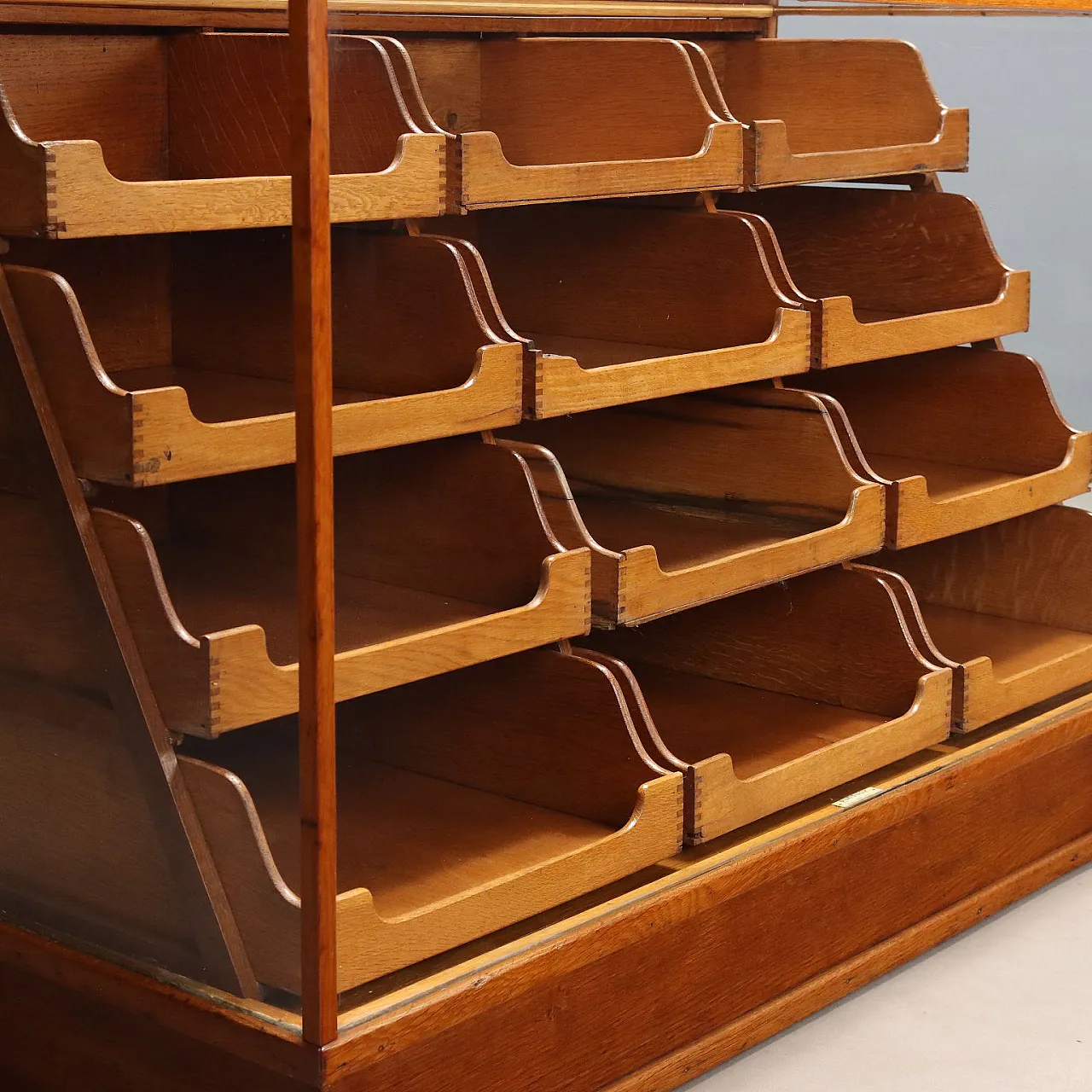 English display cabinet, 1940s 4