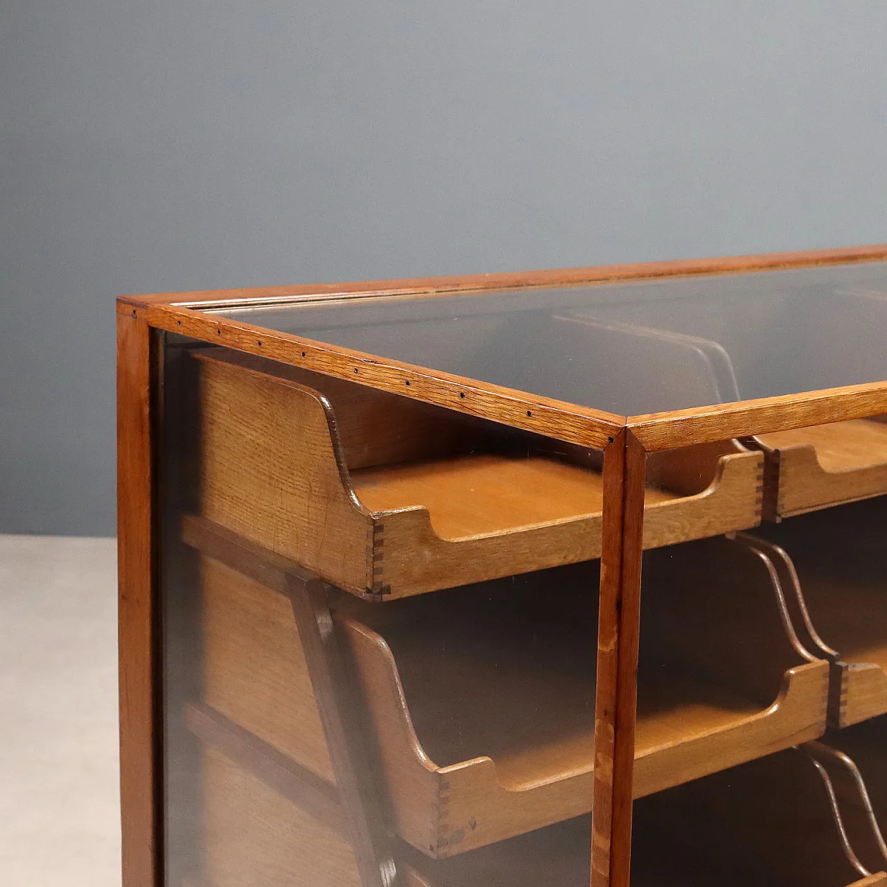 English display cabinet, 1940s 5