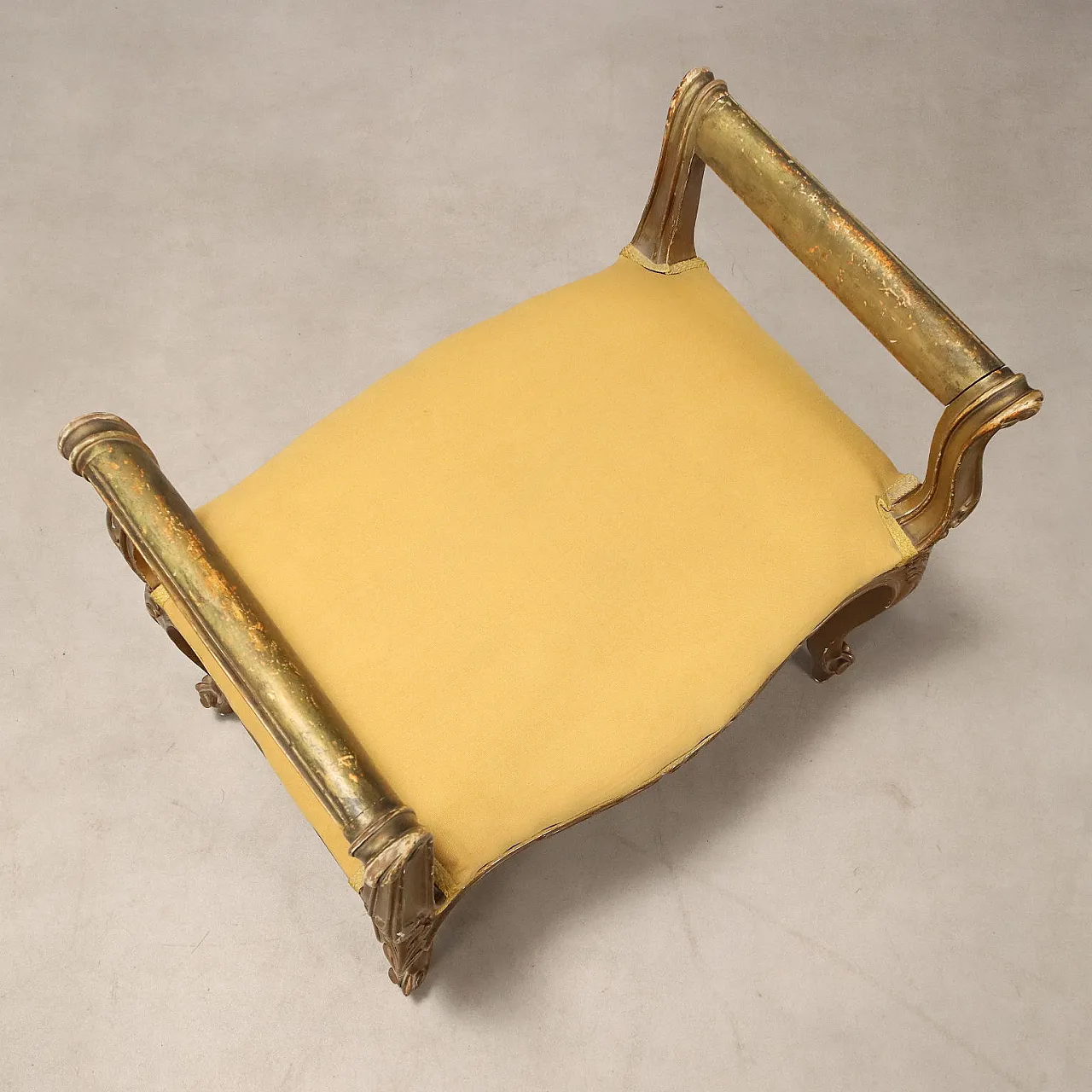 Coppia di panche in legno dorato con sedile imbottito, inizio '900 7