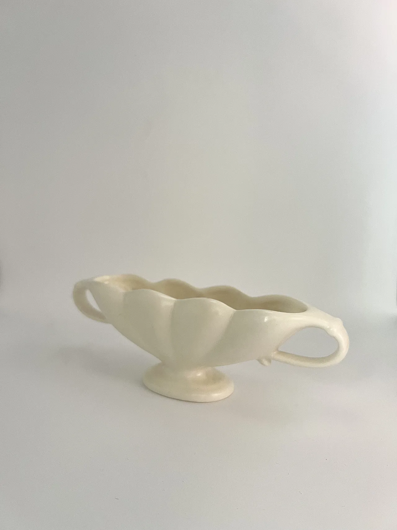 Fulham pottery constance spry mantle vase, 20th century 4