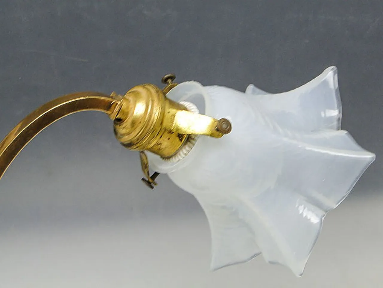 Lampada da notte Art Nouveau in vetro e metallo, Austria, primi del Novecento. 4