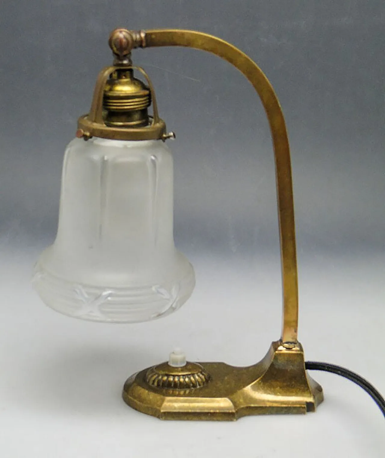 Lampada da notte Art Nouveau in vetro e metallo, Germania, primi del Novecento. 1