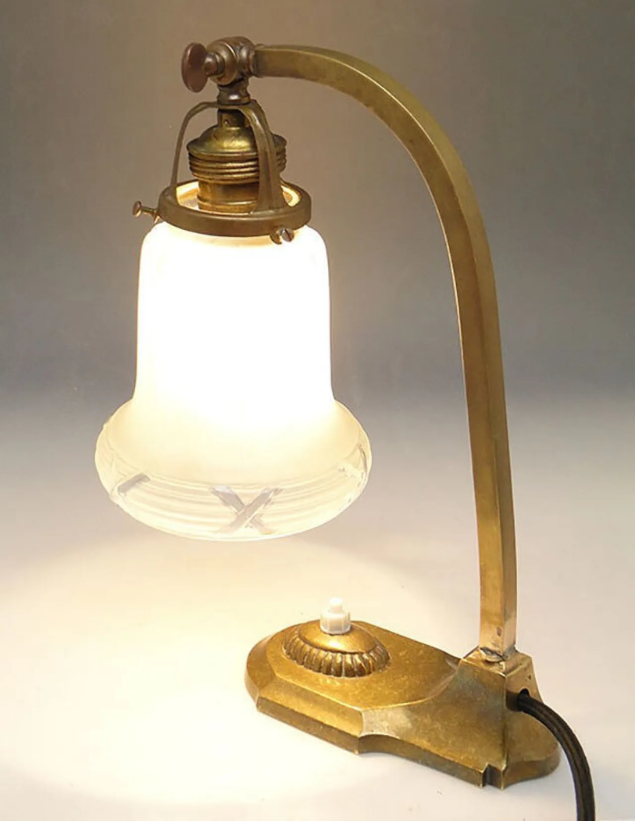 Lampada da notte Art Nouveau in vetro e metallo, Germania, primi del Novecento. 2