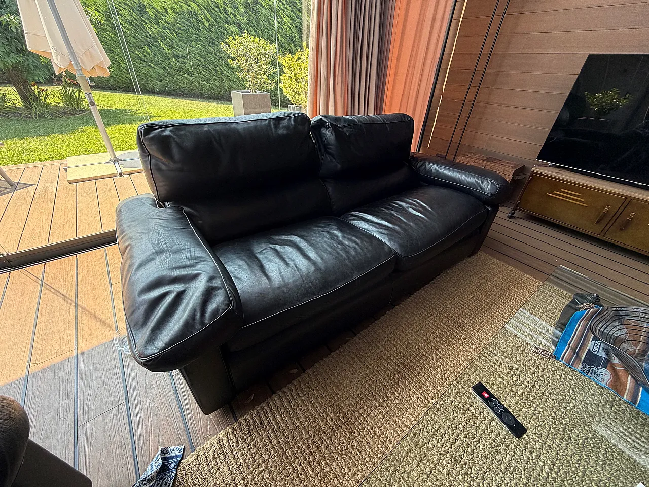 Black leather two-seater sofa, 1980s 6