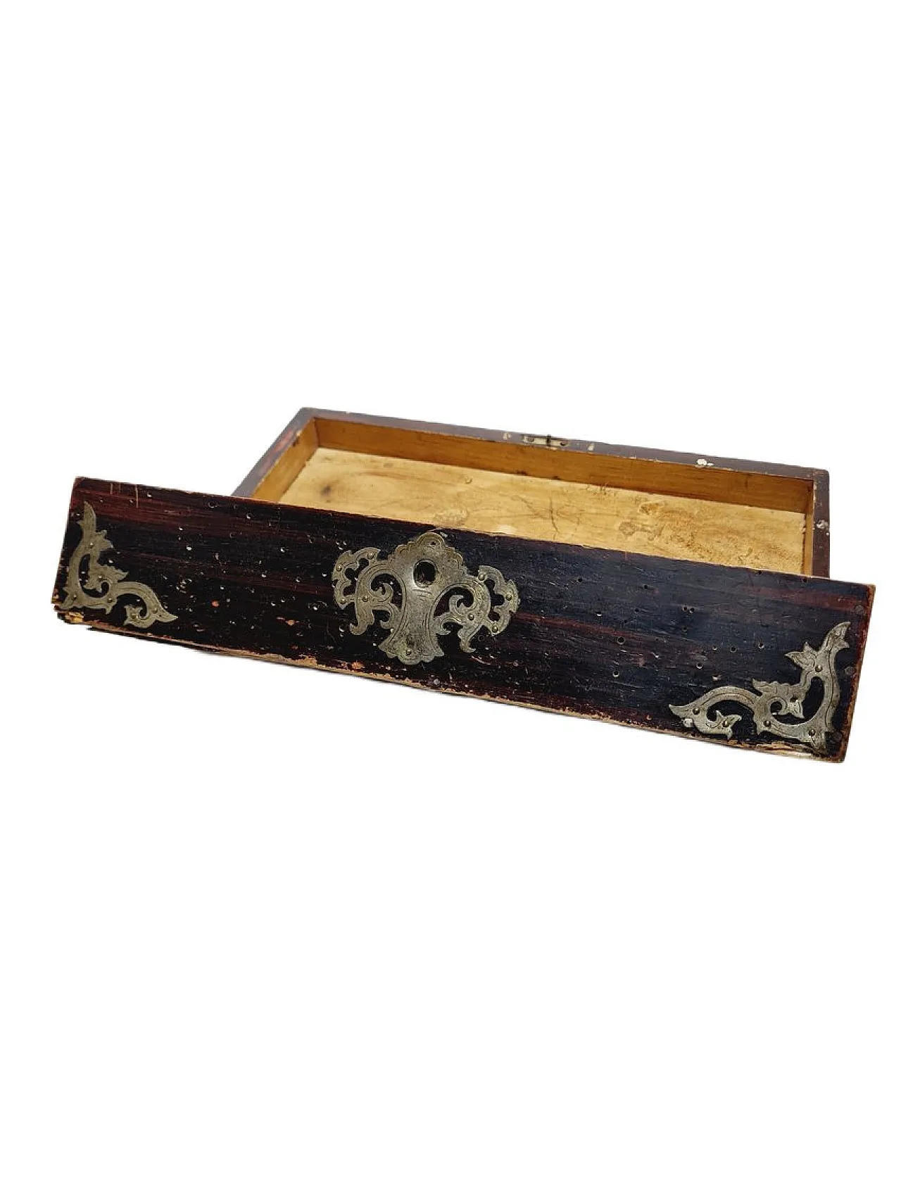 Cassetta degli attrezzi orientale in legno con applicazioni in alpaca, anni '30 8