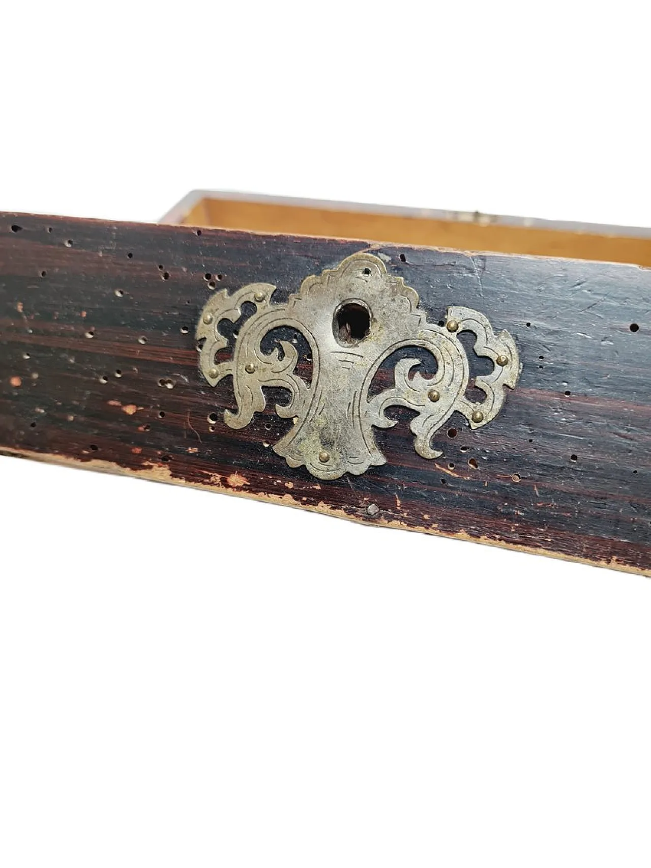 Cassetta degli attrezzi orientale in legno con applicazioni in alpaca, anni '30 10