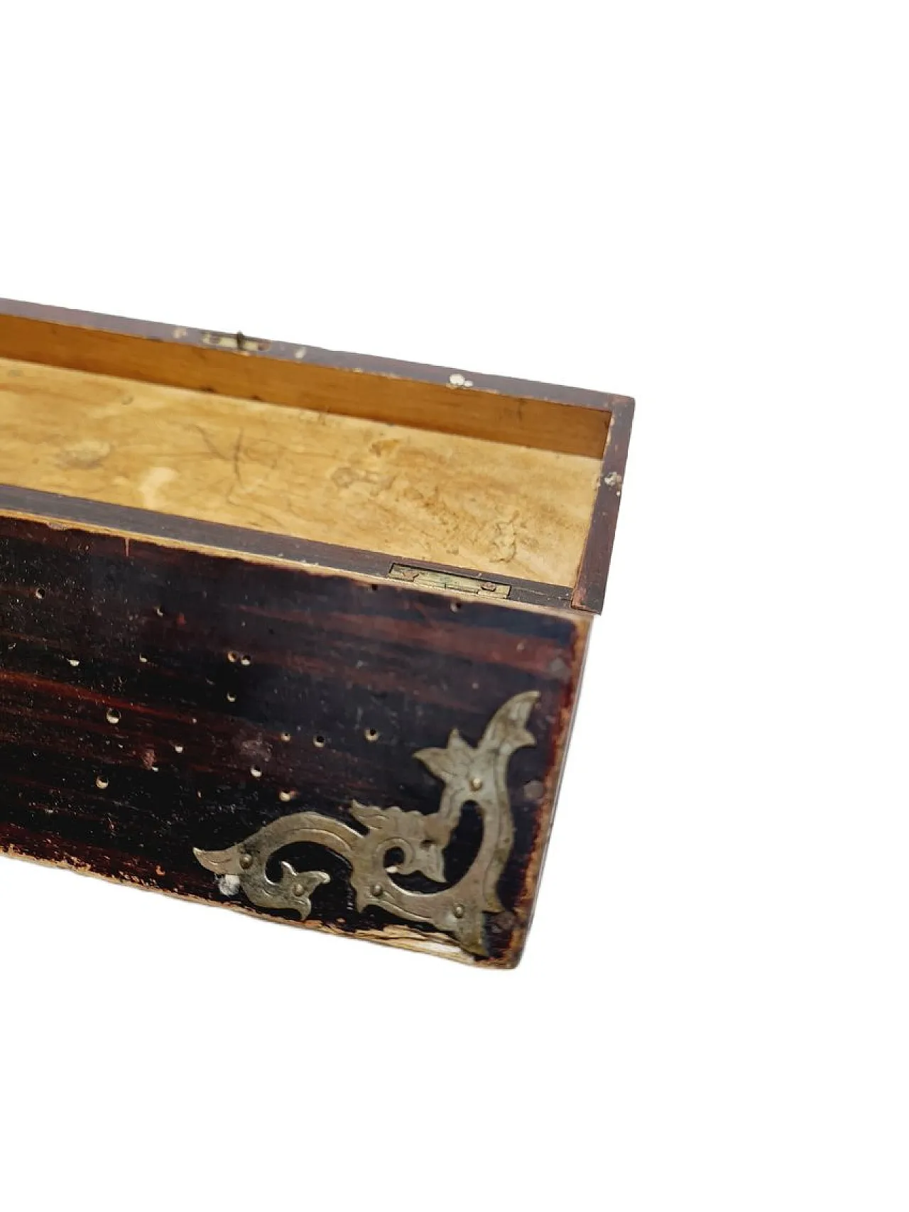 Cassetta degli attrezzi orientale in legno con applicazioni in alpaca, anni '30 12