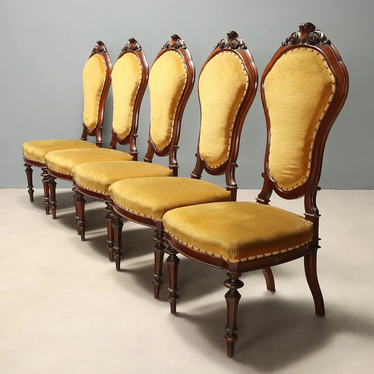 6 Umbertine walnut chairs, 19th century 3