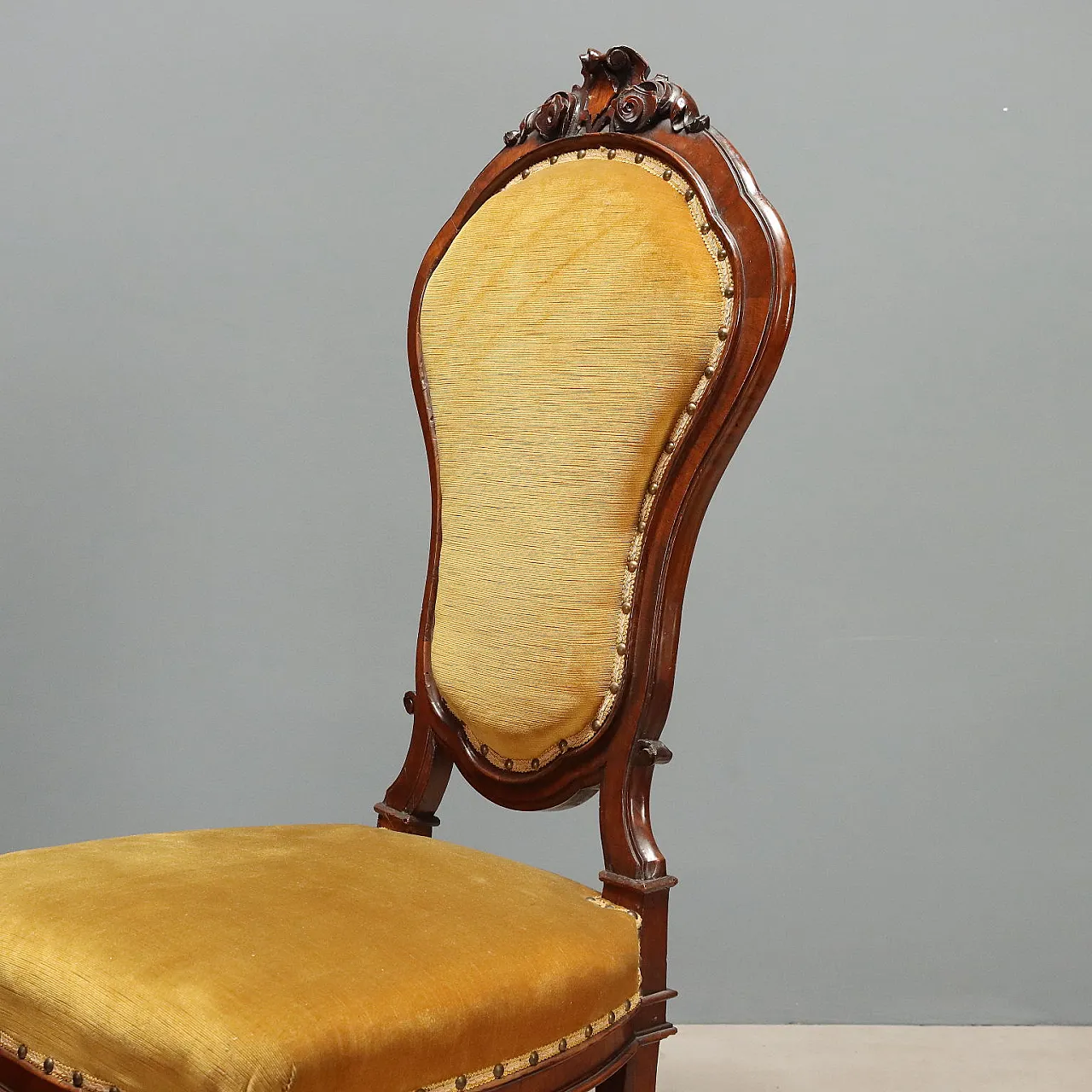 6 Umbertine walnut chairs, 19th century 4