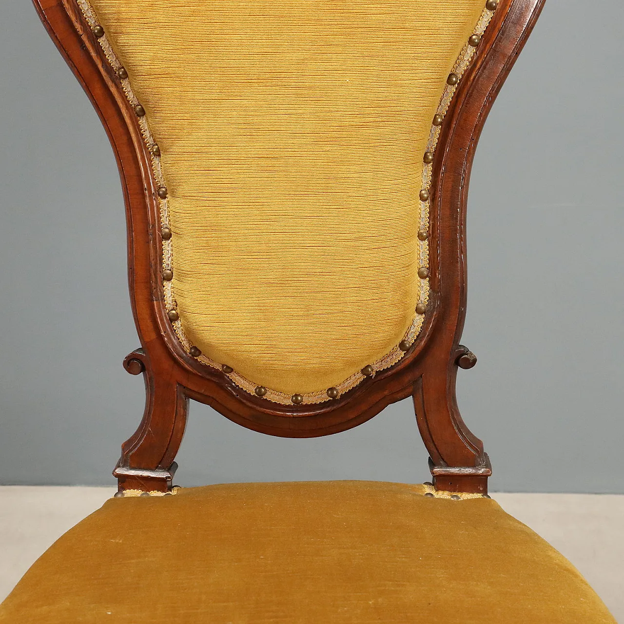 6 Umbertine walnut chairs, 19th century 6