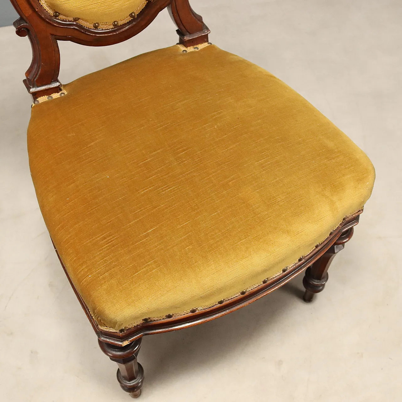 6 Umbertine walnut chairs, 19th century 9