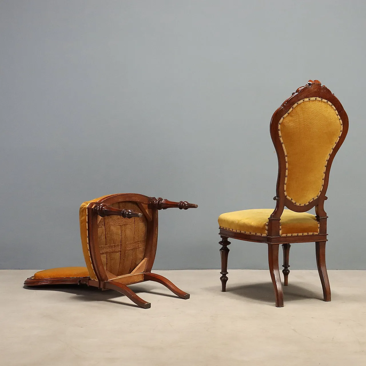 6 Umbertine walnut chairs, 19th century 10