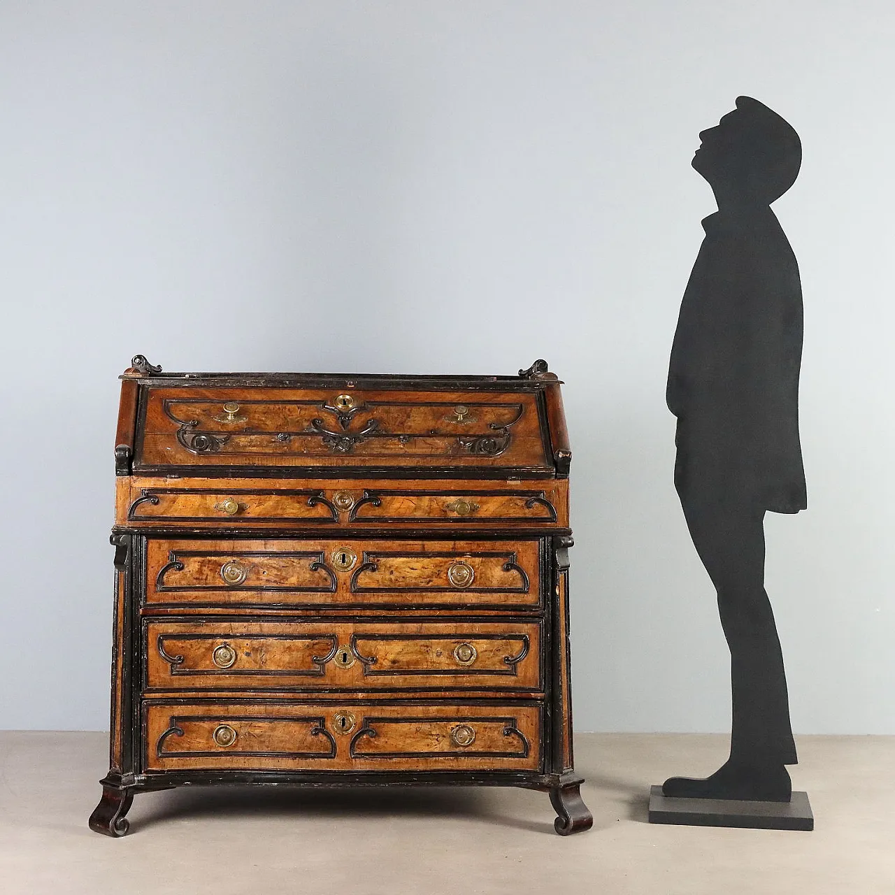 Flap in walnut and walnut burl with ebonized details, 18th century 2