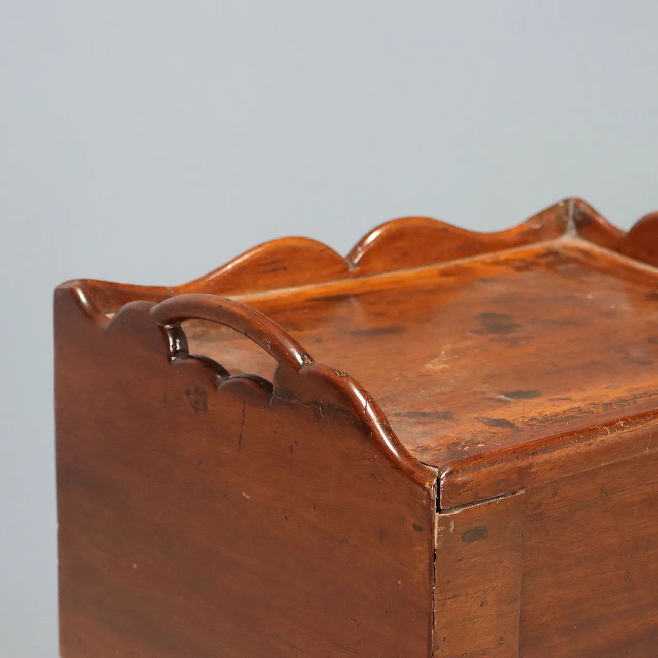 Walnut bedside table, late 19th century 4