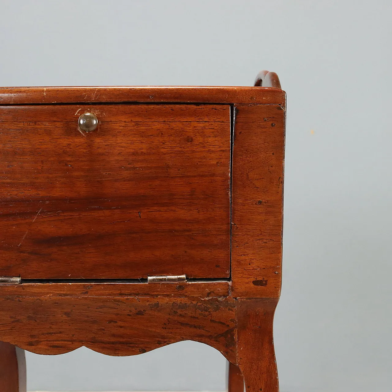 Walnut bedside table, late 19th century 5