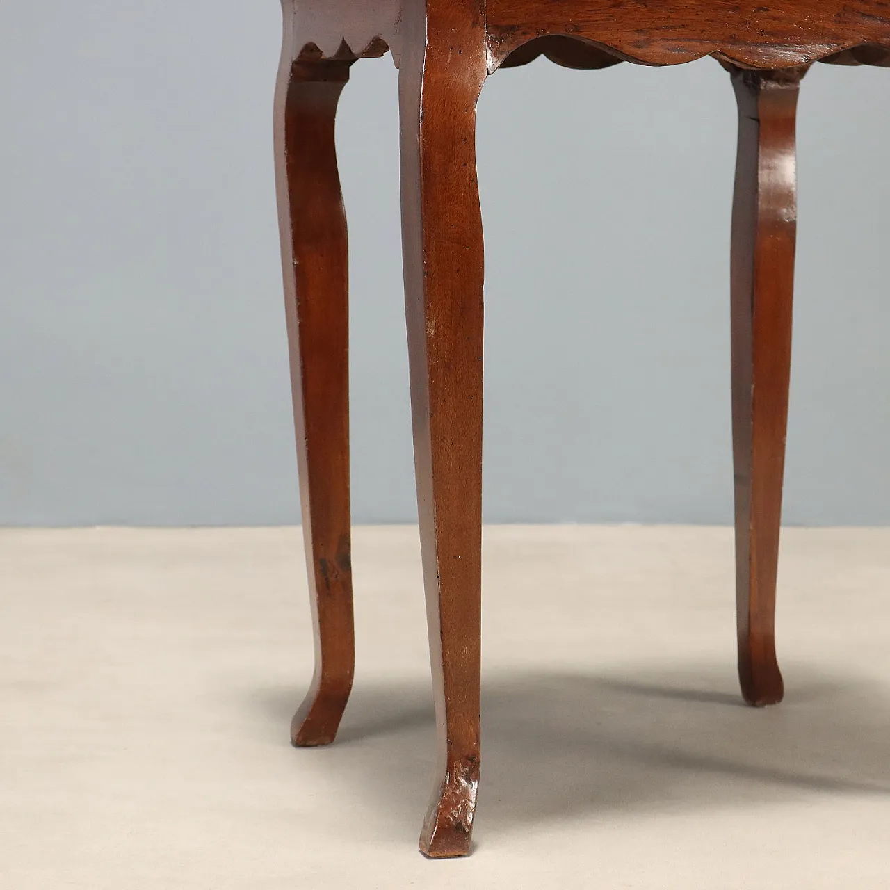 Walnut bedside table, late 19th century 6